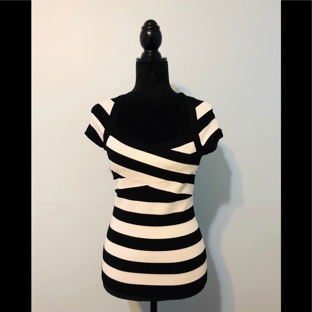 WHBM Slimming Top Small Black White Stripes